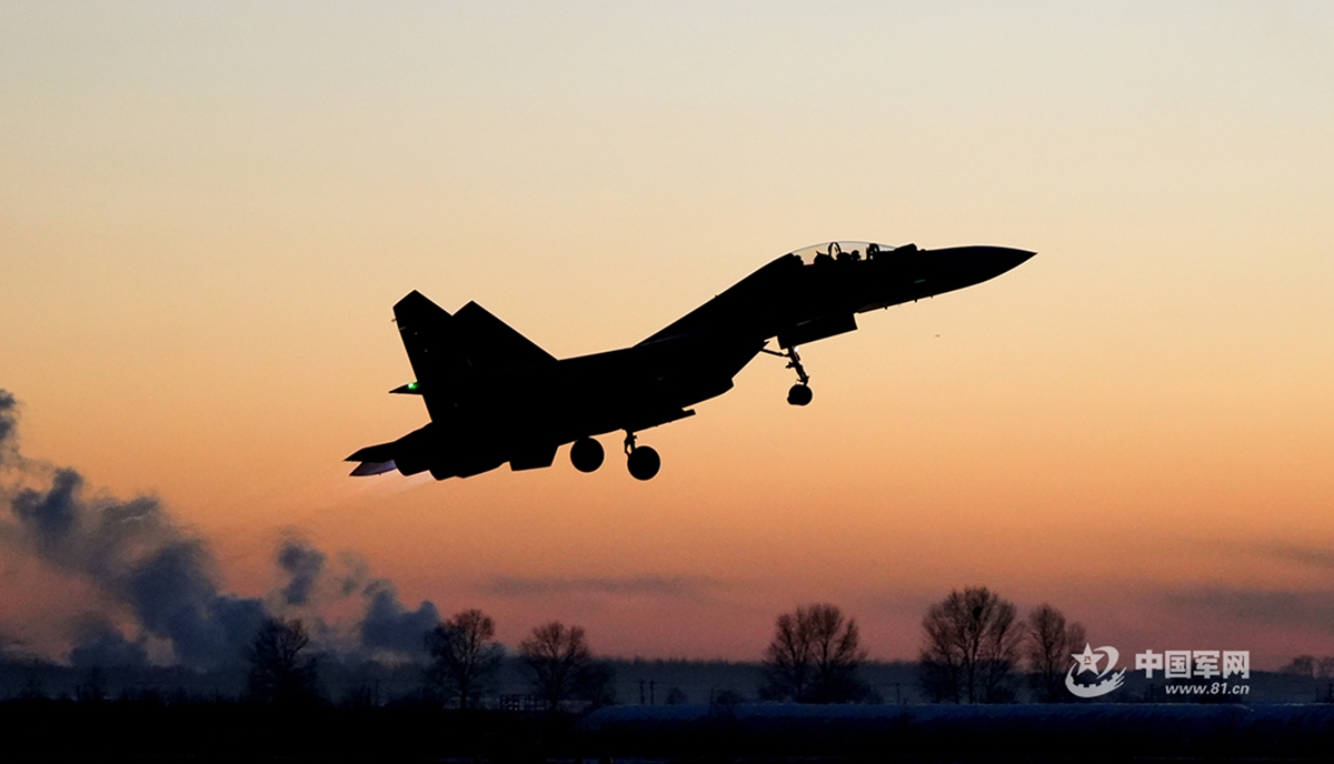 战鹰跨昼夜出击 锤炼全天候制胜能力