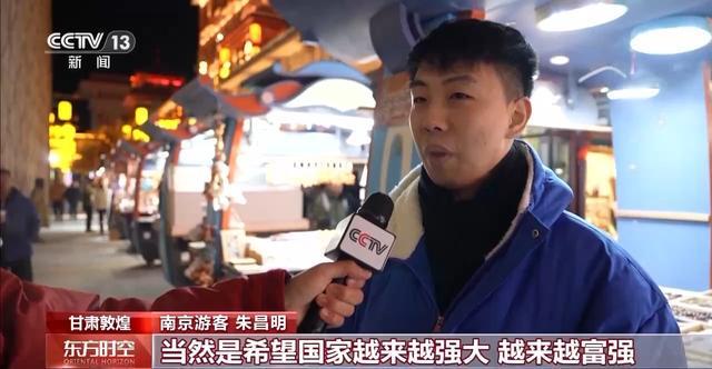 敦煌新年灯会亮灯 千盏花灯点亮丝路古城